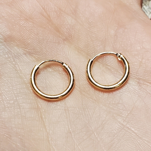 NWOT 15mm Mini Gold Hoop Earrings - Picture 5 of 8